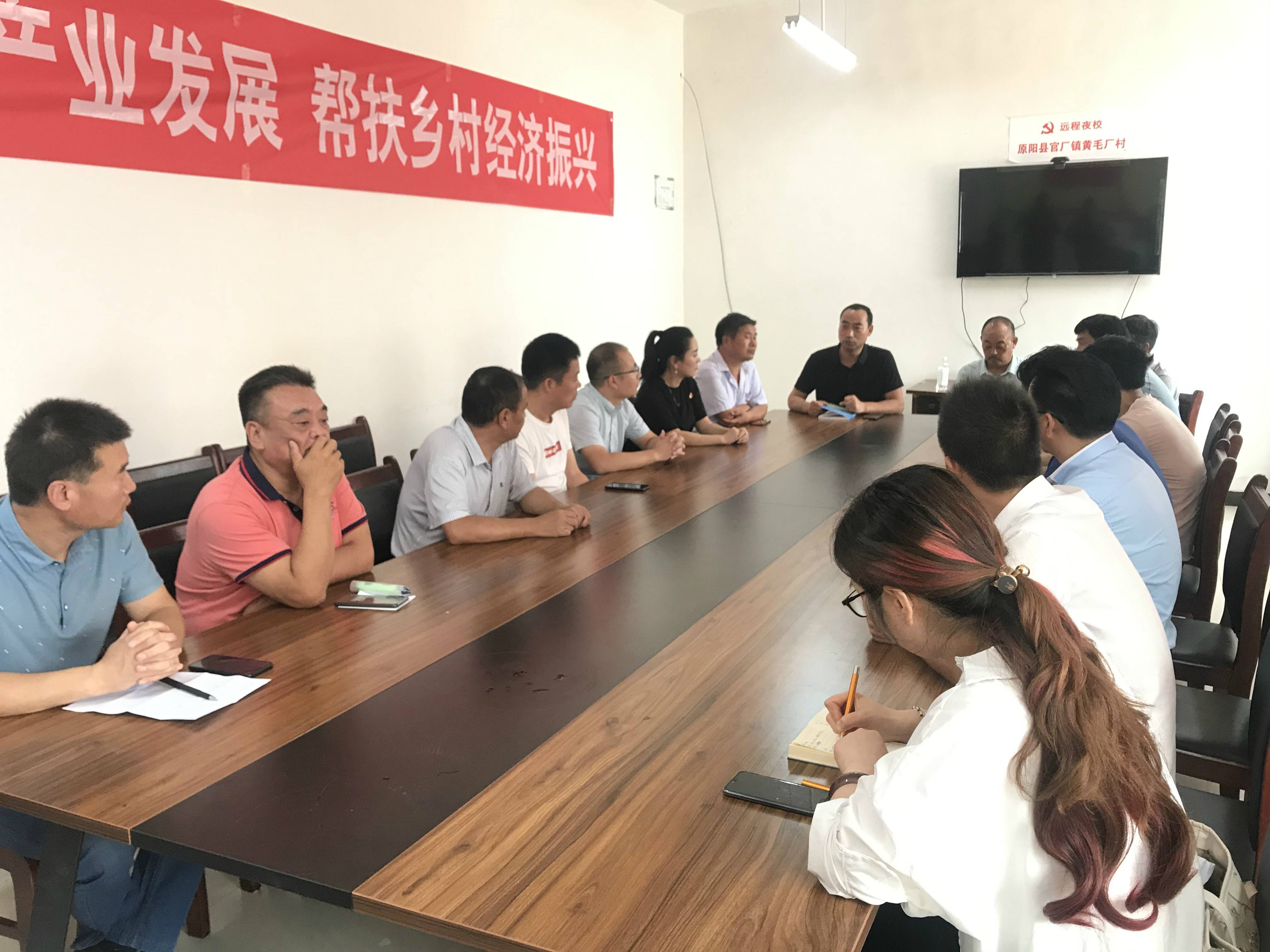 【 华体会体育app官方下载】
同发牧业助力蛋禽工业生长 帮扶乡村经济运动走进原阳(图1)