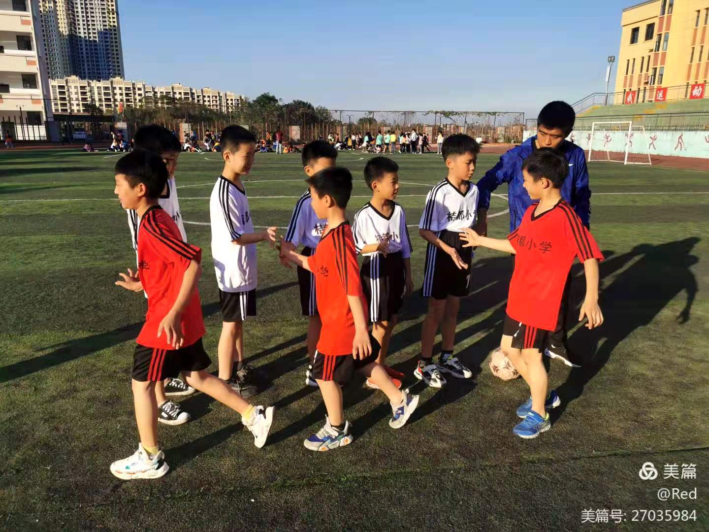 华体会体育-
南丰县桔都小学校园足球联赛圆满落幕(图4)